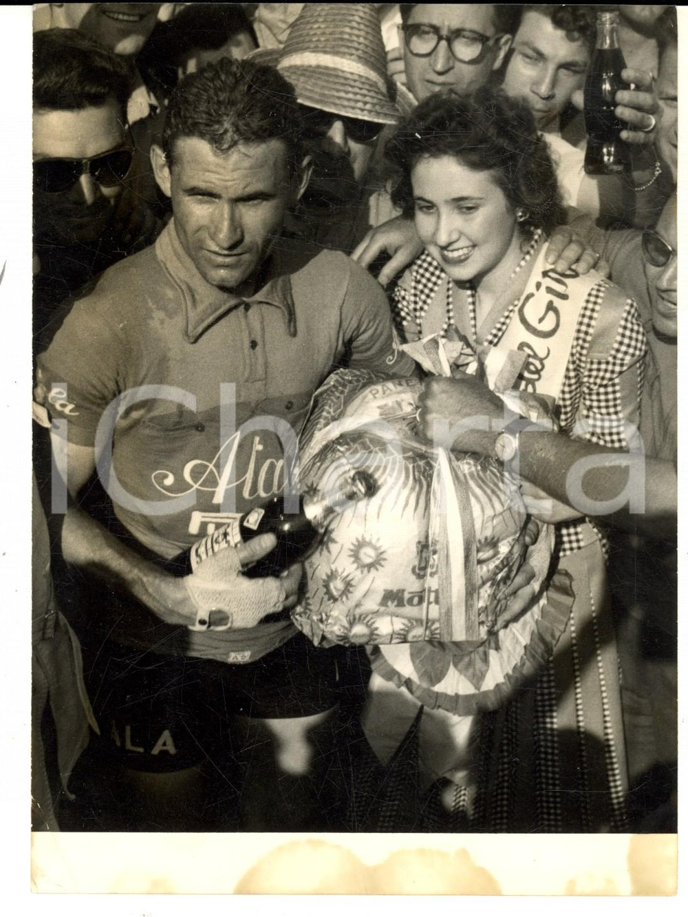 Fotografia d epoca originale 1954 CICLISMO GIRO D ITALIA Adolfo GROSSO vince la tappa PADOVAGRADO Foto 14x18 1