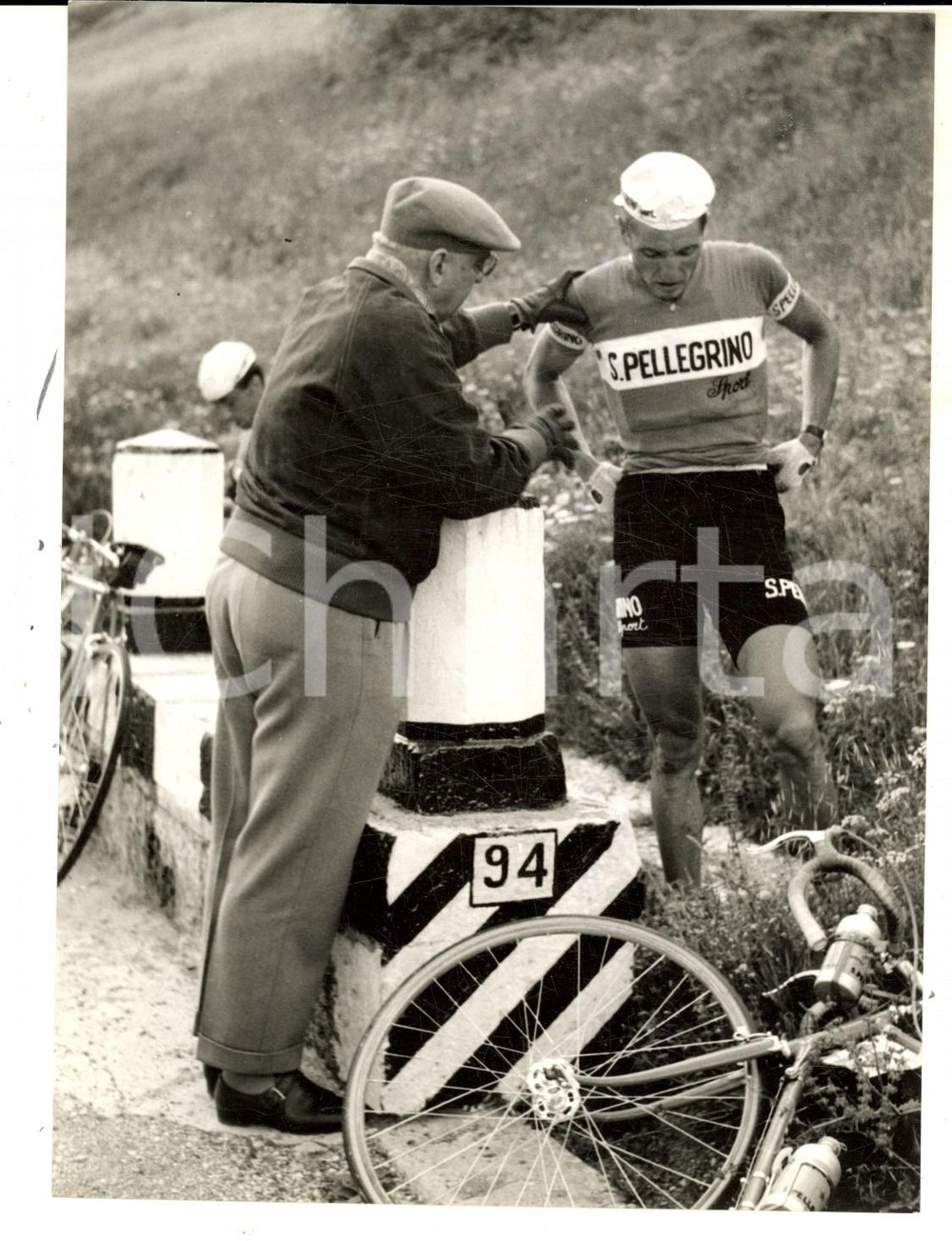 Fotografia d epoca originale 1960 CICLISMO GIRO D ITALIA Romeo VENTURELLI si ritira per disturbi intestinali 1