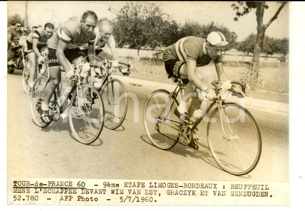 1960 TOUR DE FRANCE Pierre BEUFFEUIL mène l'échappée devant Wim VAN EST *Photo 