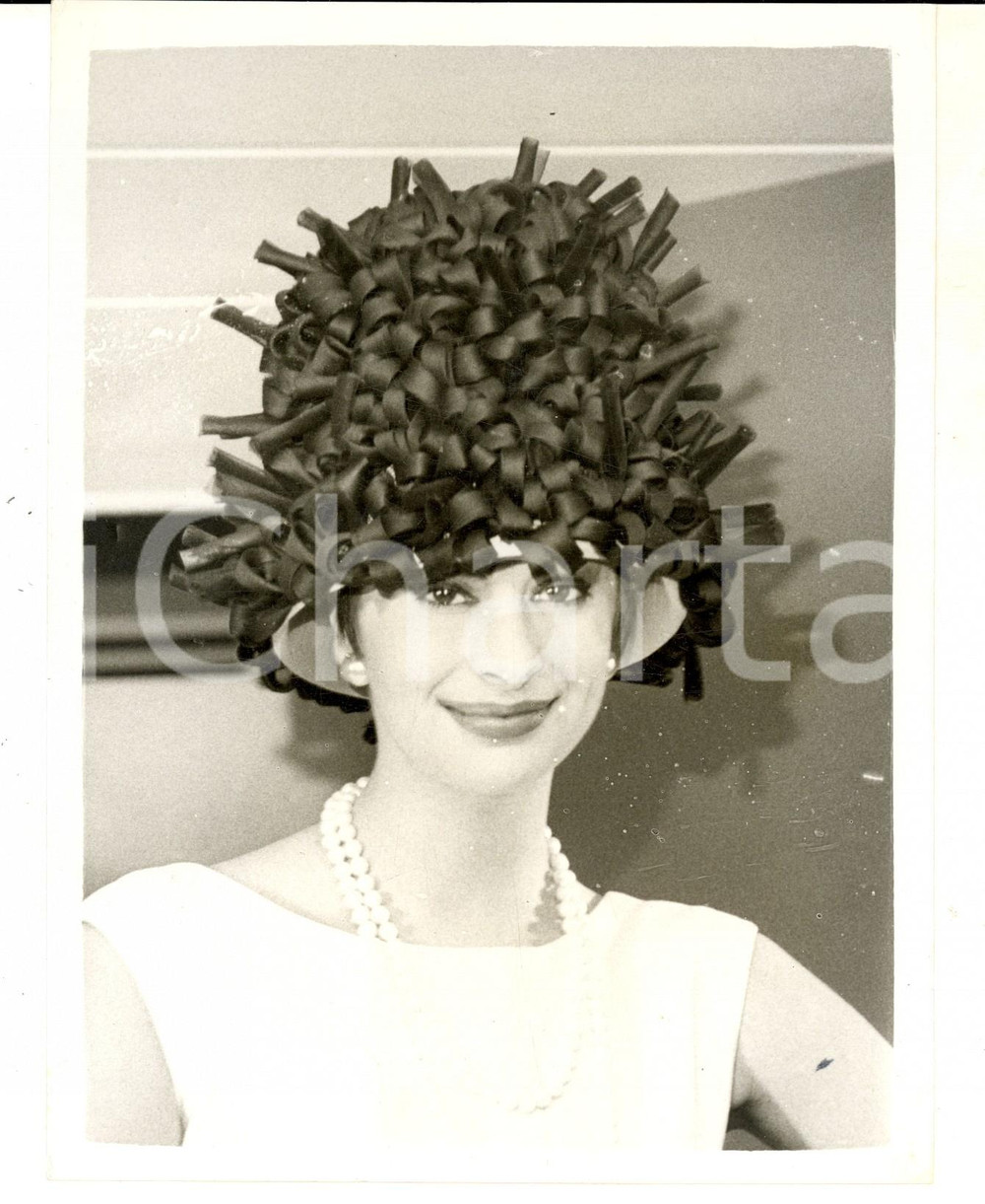 Fotografia d epoca originale 1961 LONDON NEW CARLTON TOWER HOTEL Christine TIDMARSH  Cotton Fashions Photo 1