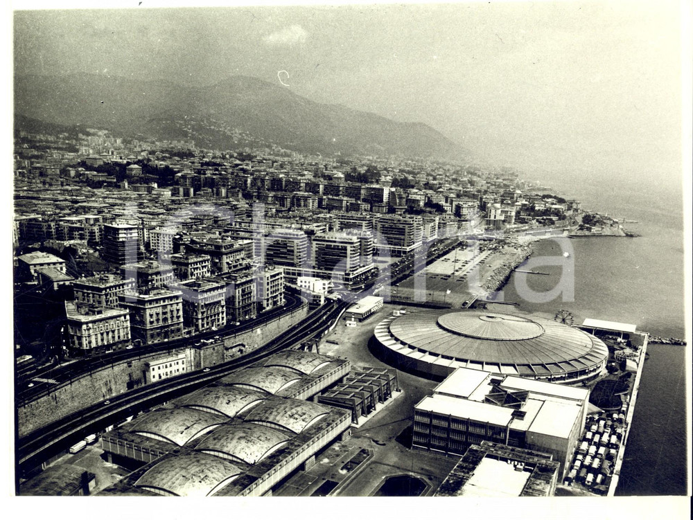 Fotografia d epoca originale 1960 ca GENOVA SESTRI Veduta dell aeroporto sul mare Fotografia 24x18 cm 1