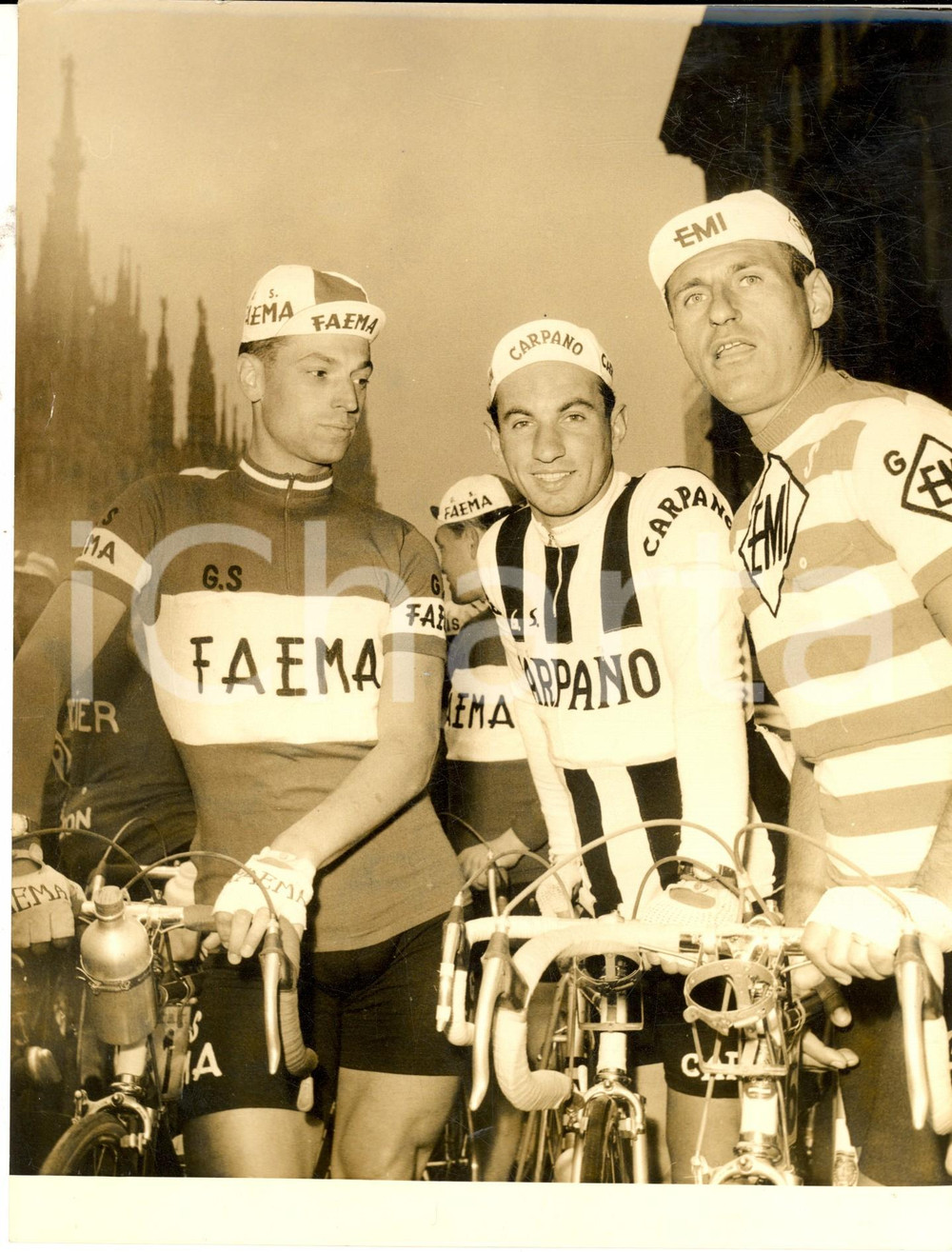 Fotografia d epoca originale 1959 CICLISMO MILANOSANREMO Rik VAN LOOY Nino DEFILIPPIS Pasquale FORNARA Foto 1