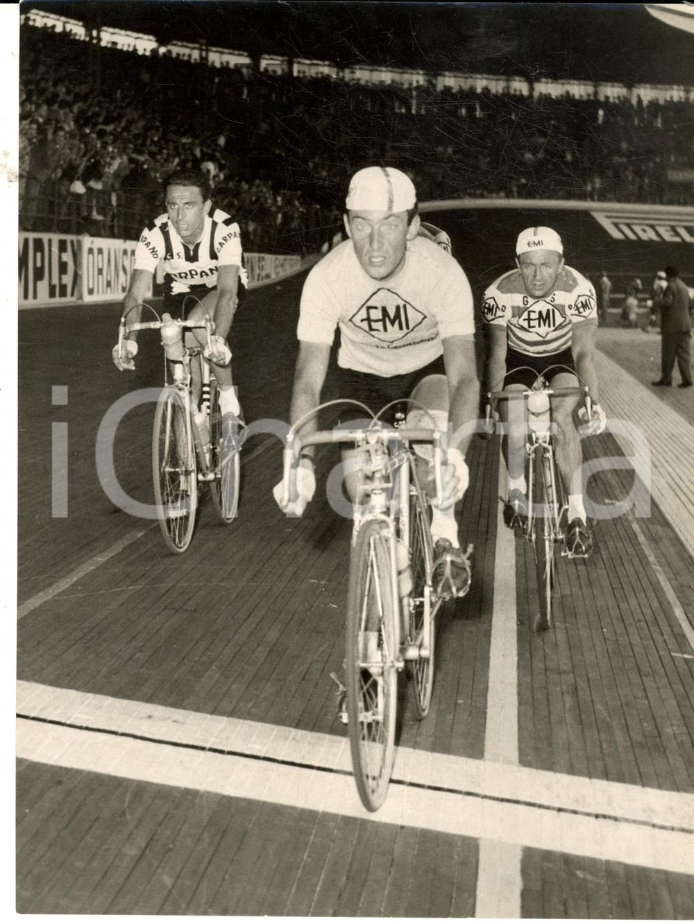 Fotografia d epoca originale 1959 CICLISMO GIRO D ITALIA Charly GAUL vince una tappa Foto 18x24 cm 1