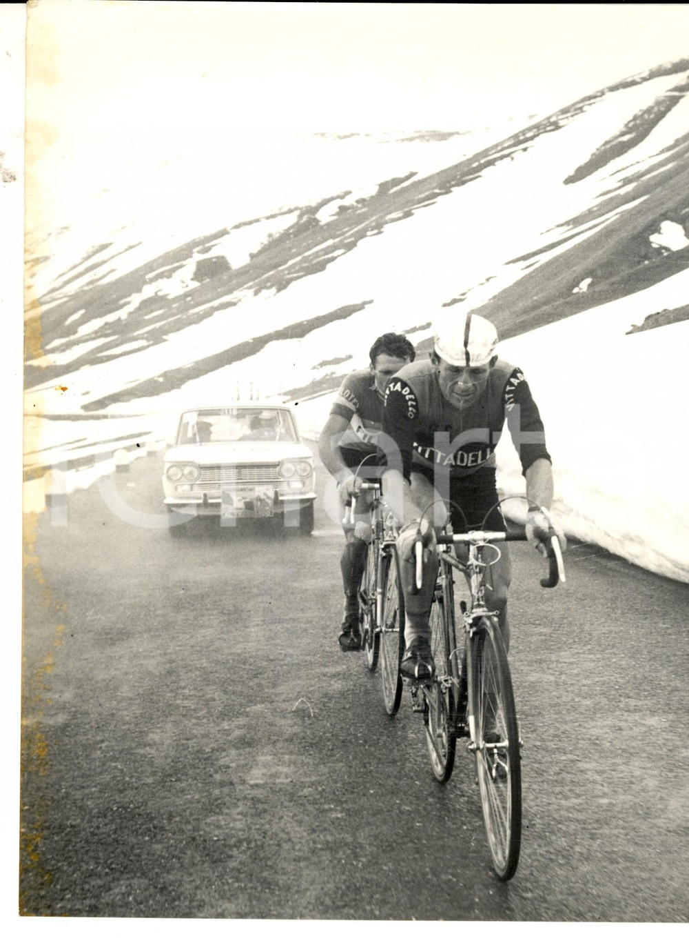 Fotografia d epoca originale 1965 GIRO D ITALIA Vittorio ADORNI e Italo ZILIOLI sullo Stelvio innevato Foto 1
