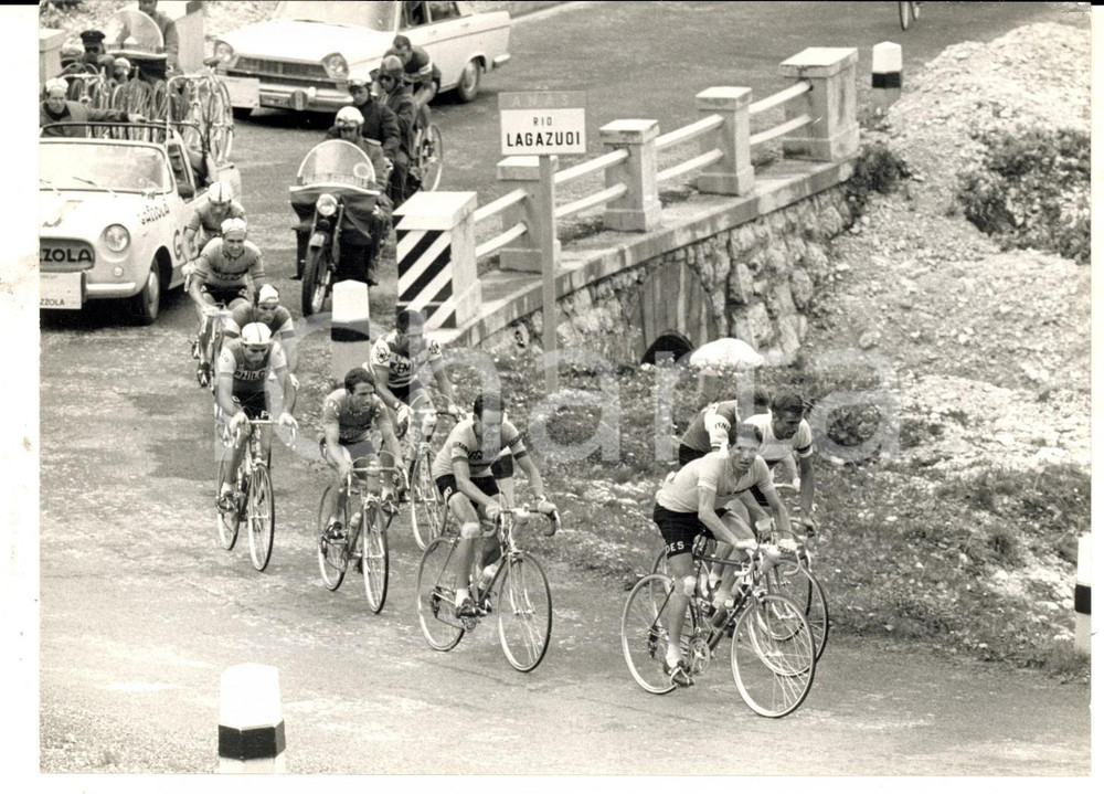 1961 CICLISMO GIRO D'ITALIA Arnaldo PAMBIANCO con il gruppo sul FALZAREGO *Foto 