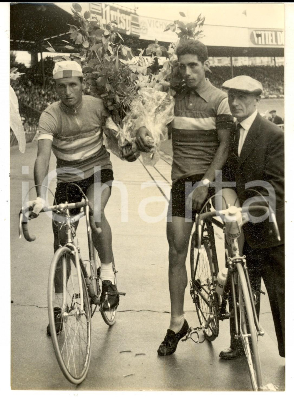 Fotografia d epoca originale 1961 CICLISMO TOUR DE L AVENIR Guido DE ROSSO e Francisco GABICA 1Â° e 2Â° posto 1