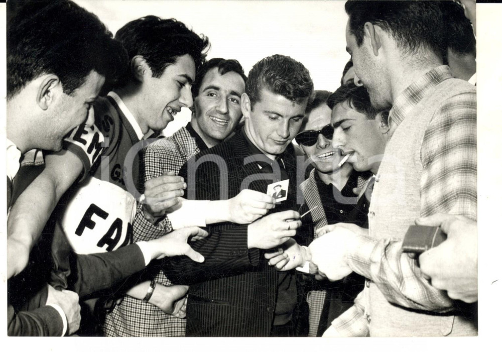 Fotografia d epoca originale 1961 CALCIO SERIE A TORINO Joe BAKER entra nella squadra Foto 18x13 cm 1