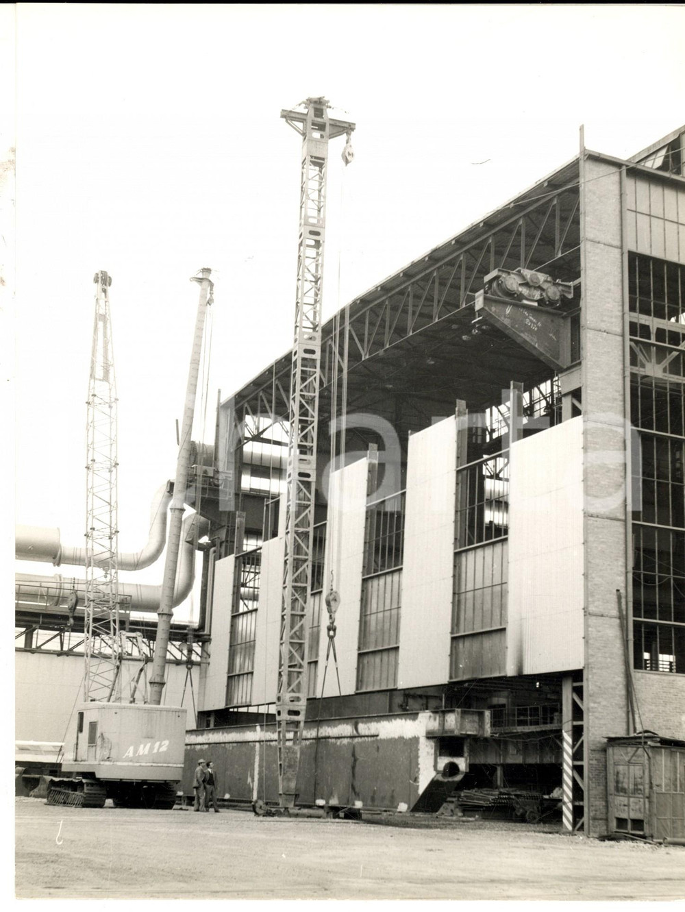 Fotografia d epoca originale 1956 GENOVA Cantieri ANSALDO con escavatore AM 12 all esterno Fotografia 18x24 1
