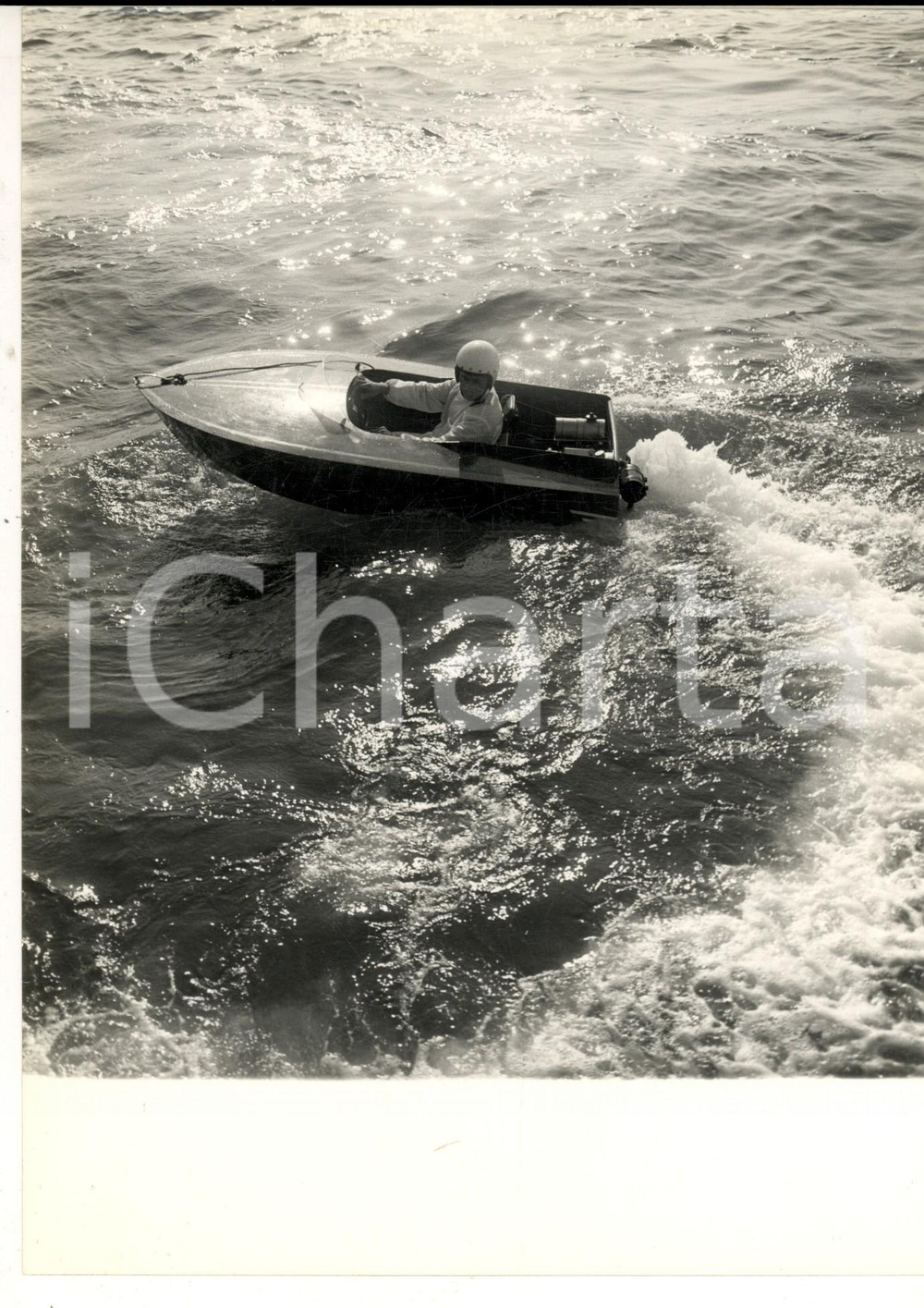 Fotografia d epoca originale 1963 GENOVA SALONE NAUTICO Barca monoposto RICCIO con pilota Fotografia 18x24 1
