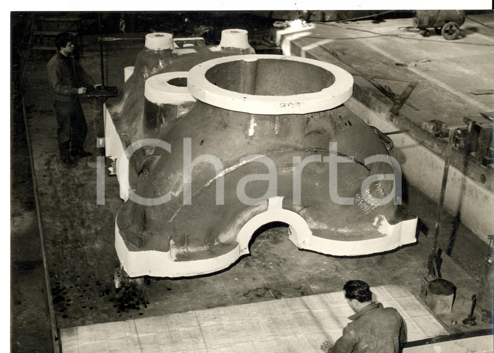 Fotografia d epoca originale 1955 ca GENOVA Industria siderurgica  Operai al lavoro Fotografia 24x18 cm 1