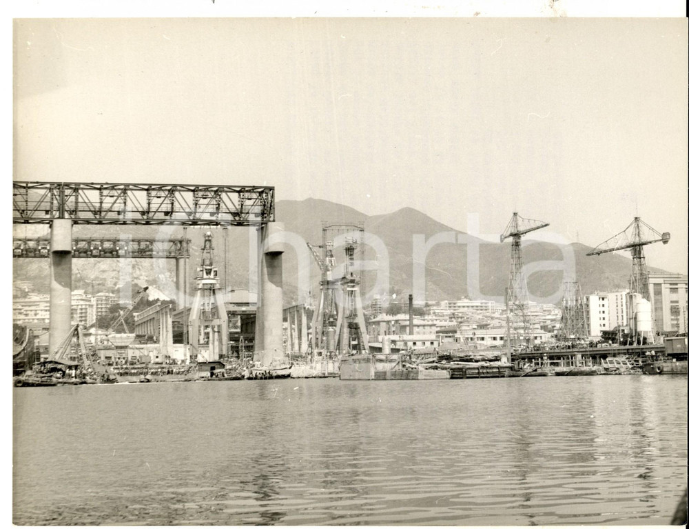Fotografia d epoca originale 1961 GENOVA Cantiere ANSALDO durante il salvataggio di 7 operai Foto 25x16 1