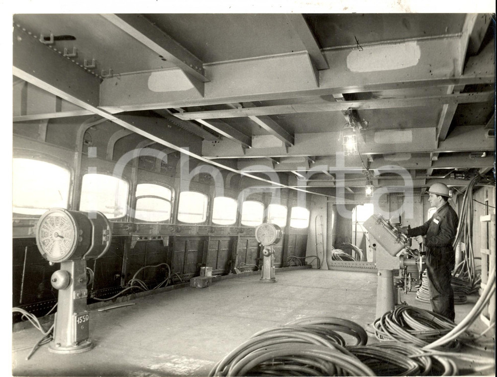 Fotografia d epoca originale 1960 GENOVA Allestimento nave LEONARDO DA VINCI  Posto timone Foto 24x18 1