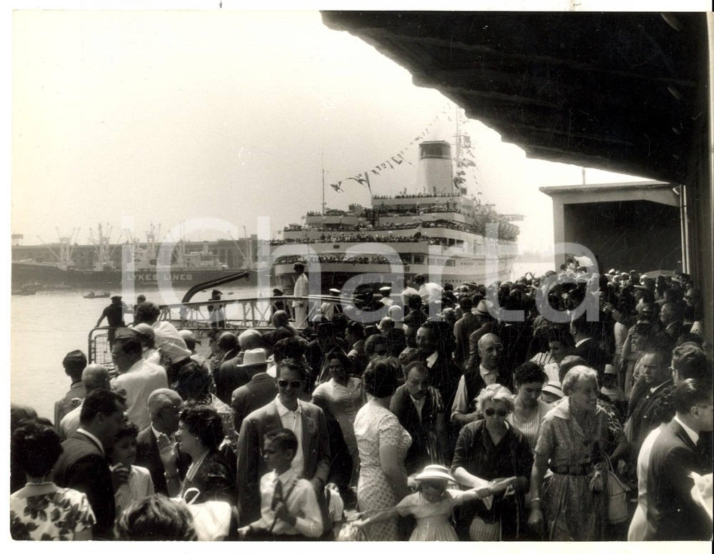 Fotografia d epoca originale 1960 GENOVA Partenza nave LEONARDO DA VINCI per viaggio inaugurale  Foto 24x18 1