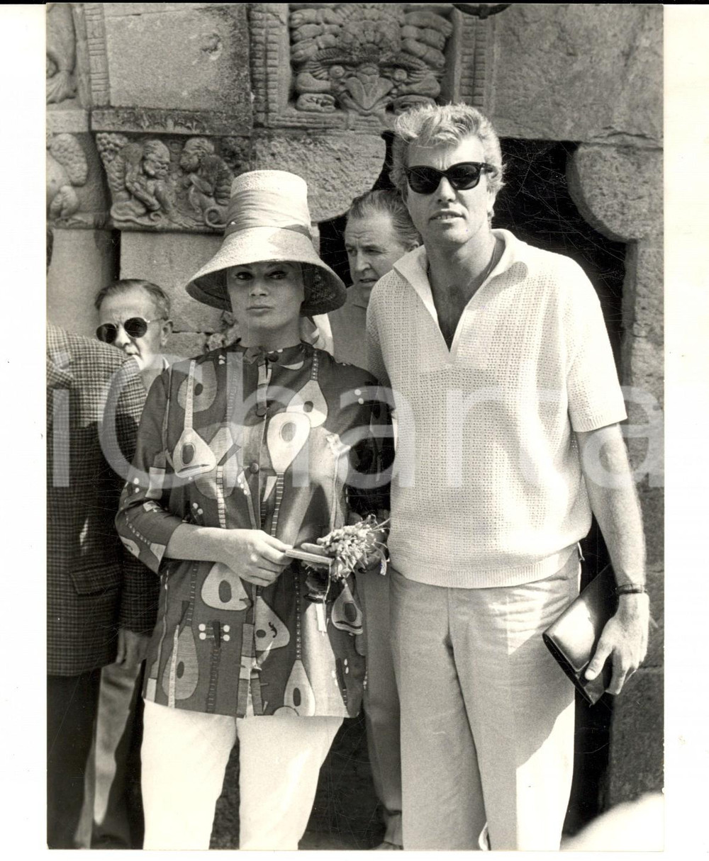 Fotografia d epoca originale 1963 FESTIVAL DI CANNES Anita EKBERG con il marito Rick VAN NUTTER Foto 14x18 1