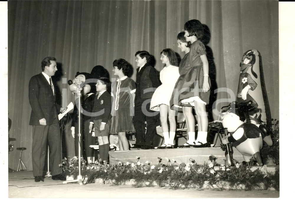Fotografia d epoca originale 1963 FESTIVAL DI SANREMO Canzoni DISNEY presentate da Mike BONGIORNO Foto 1