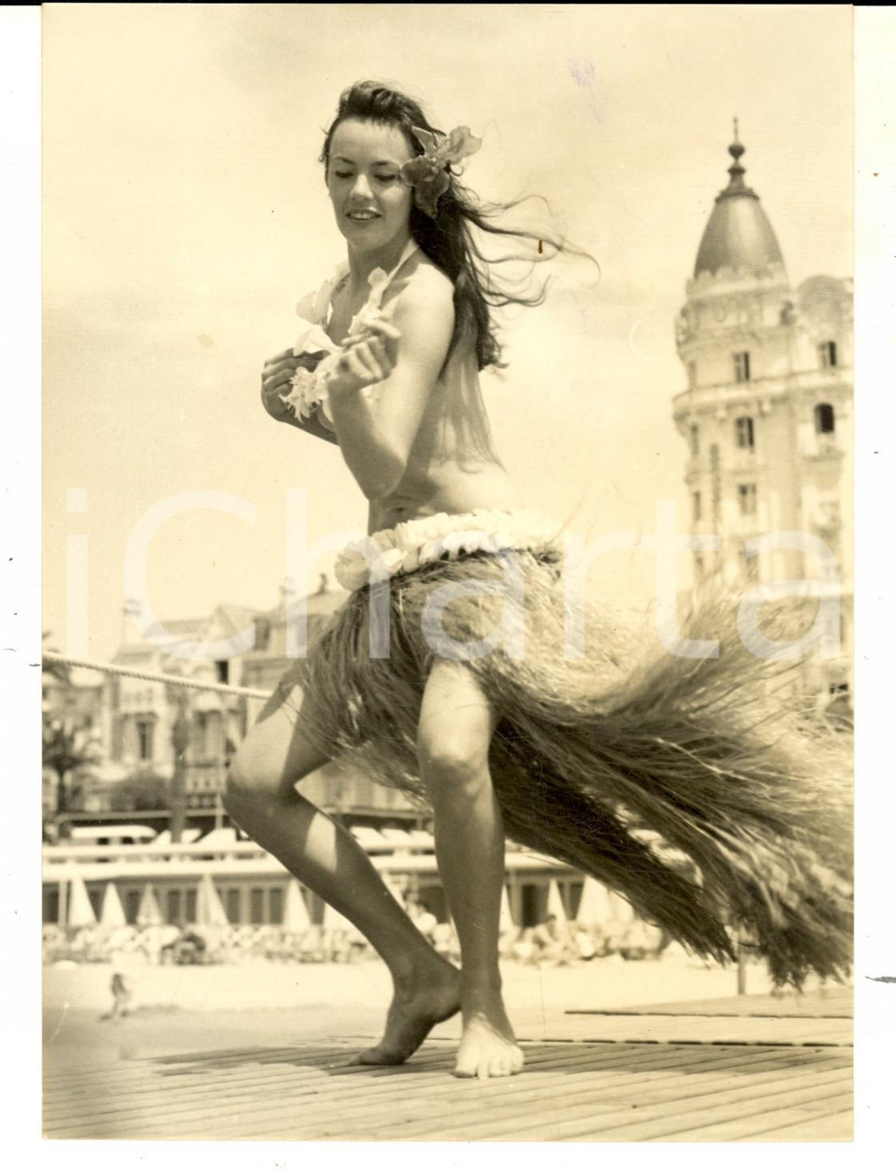 Fotografia d epoca originale 1963 FESTIVAL CANNES Ballerina Tita TEROROTUA nel costume di TAHITI Foto 13x18 1