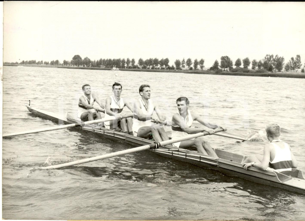 Fotografia d epoca originale 1959 MACON F CANOTTAGGIO  La squadra tedesca vincitrice del quattro con Foto 1