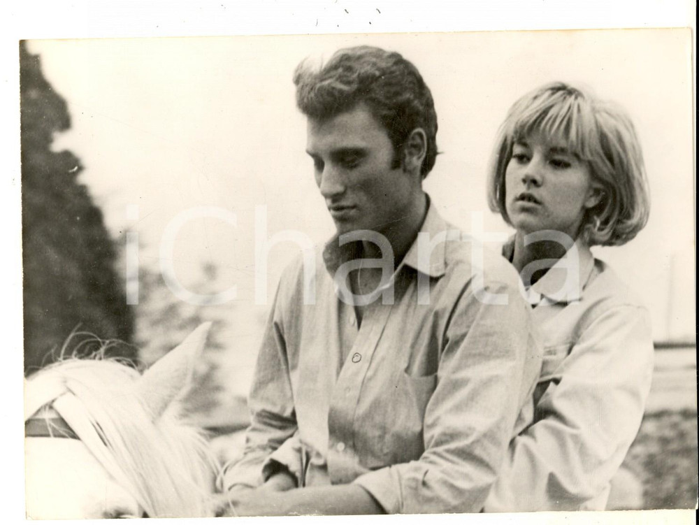 Fotografia d epoca originale 1963 CINEMA Johnny HALLYDAY et Sylvie VARTAN dans D oÃ¹ vienstu Johnny? Photo 1