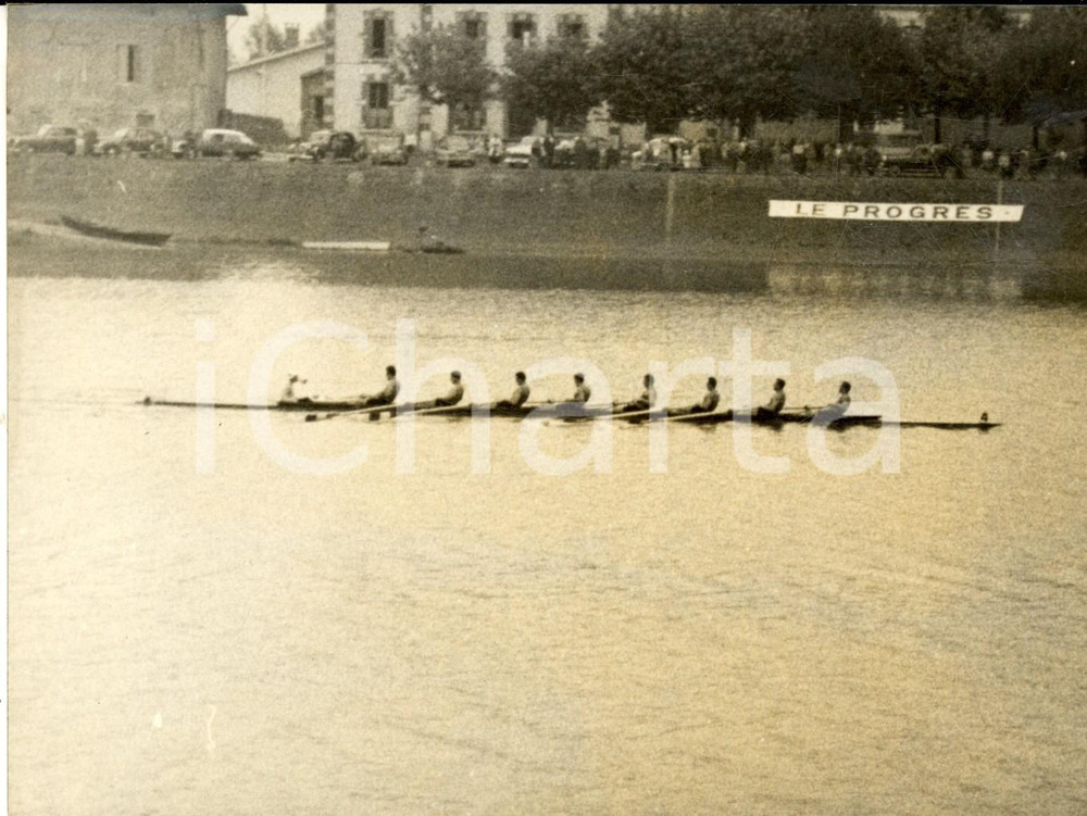 Fotografia d epoca originale 1959 MACON F EUROPEI CANOTTAGGIO  La squadra italiana in gara Foto 18x14 cm 1
