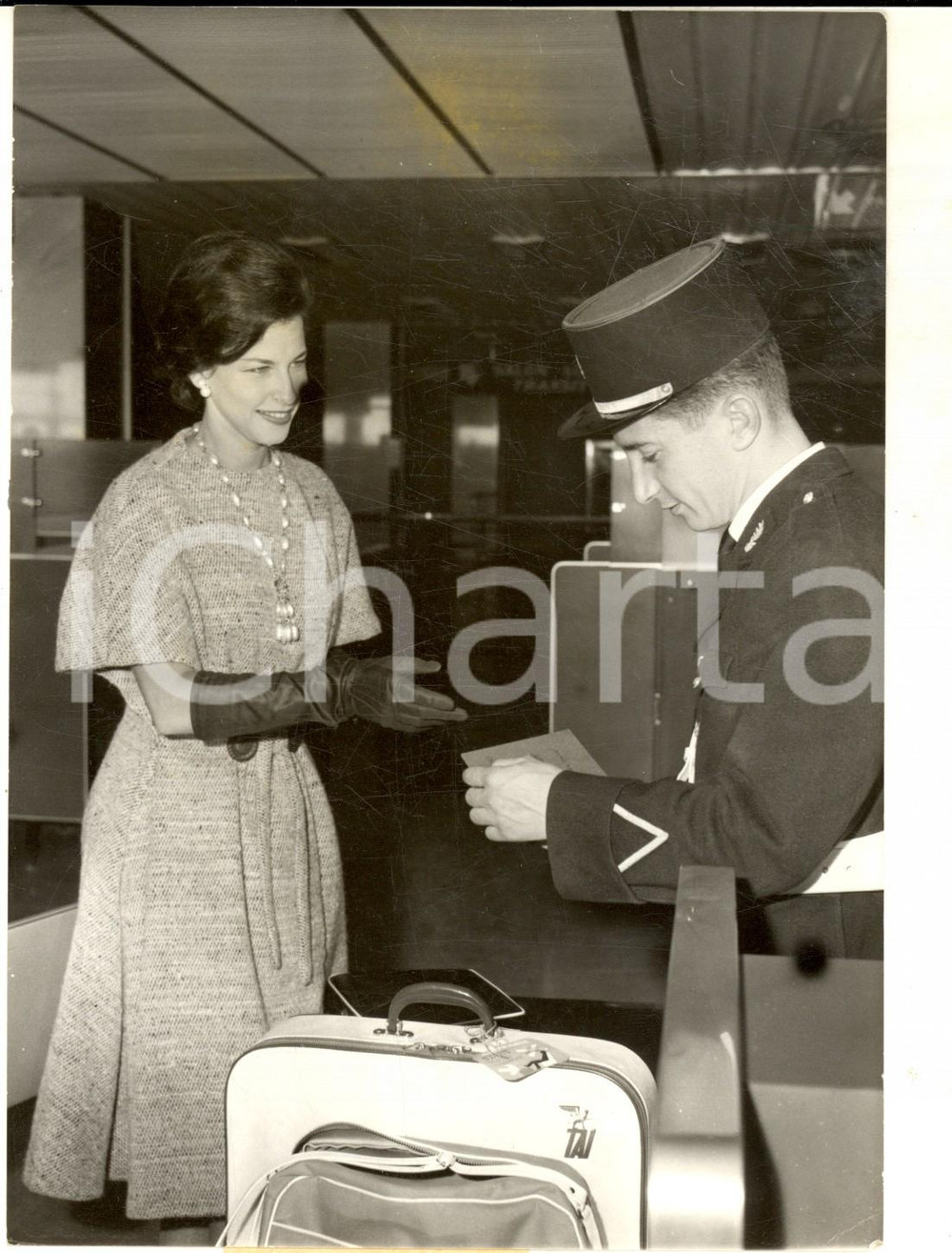 Fotografia d epoca originale 1961 PARIS ORLY Arrivo di LÃ©one MAIN, miss NUOVA ZELANDA Fotografia 14x20 1