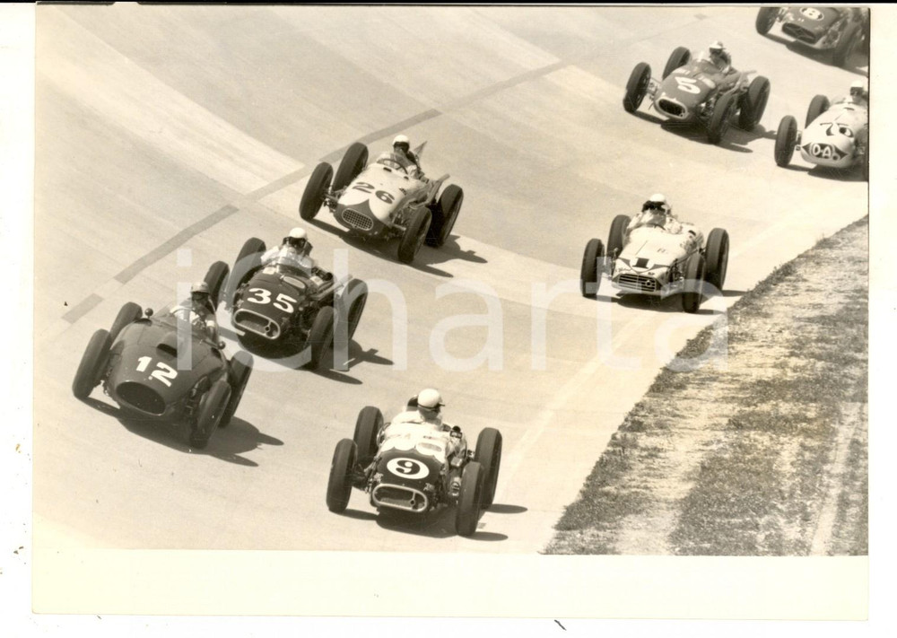 Fotografia d epoca originale 1958 AUTOMOBILISMO MONZA 500 MIGLIA La prima curva dopo la partenza Foto 18x13 1