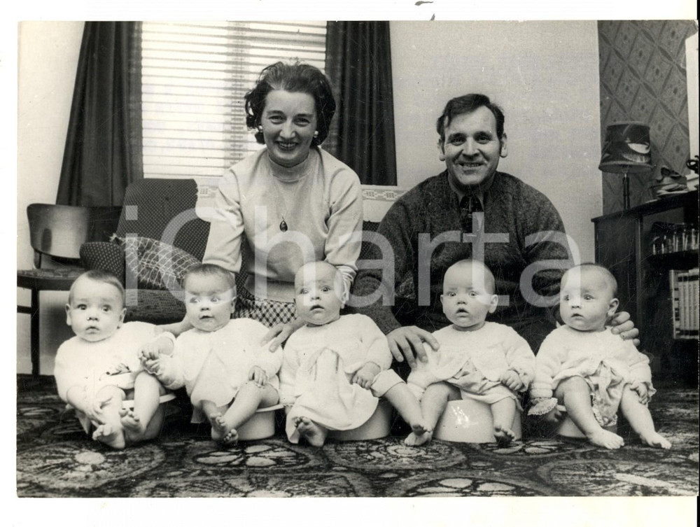 Fotografia d epoca originale 1972 SCOTLAND I cinque gemelli BOSTOCK con i genitori Lily e James Foto 1