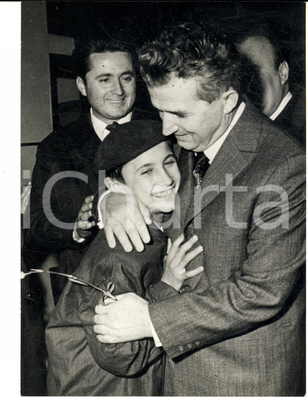 Fotografia d epoca originale 1973 RESITA ROMANIA Nicolae CEAUSESCU con un alunno della scuola professionale 1