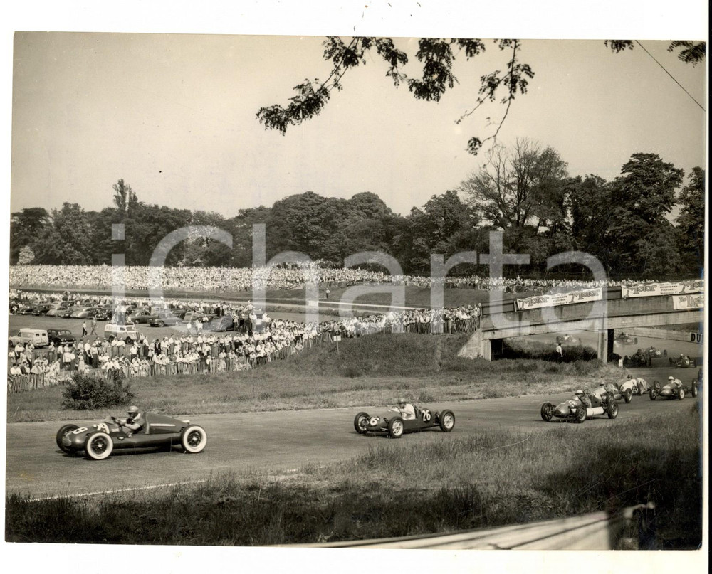 Fotografia d epoca originale 1953 LONDON CRYSTAL PALACE 500 cc. Race  Cars rounding RAMP BAND Photo 20x15 1