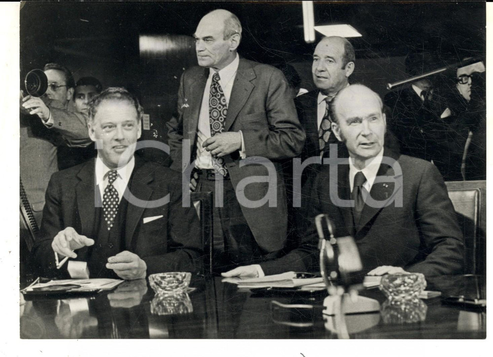 Fotografia d epoca originale 1973 BRUXELLES Prima riunione MEC  Wilhelm HAFERKAMP e Patrick HILLERY Foto 1