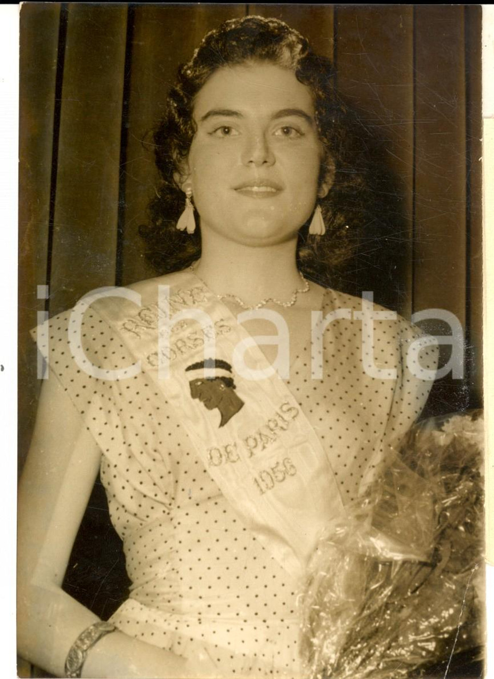 Fotografia d epoca originale 1956 PARIS Maison de la Chimie  Nicole POLI nouvelle reine des Corses Photo 1