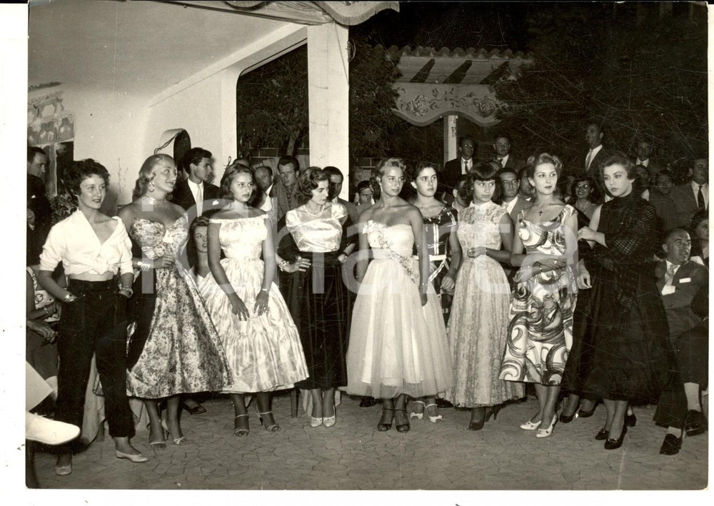 Fotografia d epoca originale 1954 ROMA Belvedere delle Rose  Grazia SIMONI eletta MISS ROMA  Foto 1
