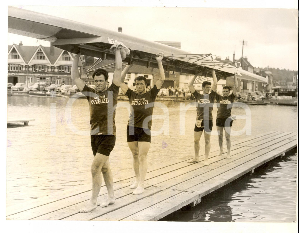 Fotografia d epoca originale 1959 HENLEY ROYAL REGATTA LA squadra italiana della MOTO GUZZI Foto 20x16 1
