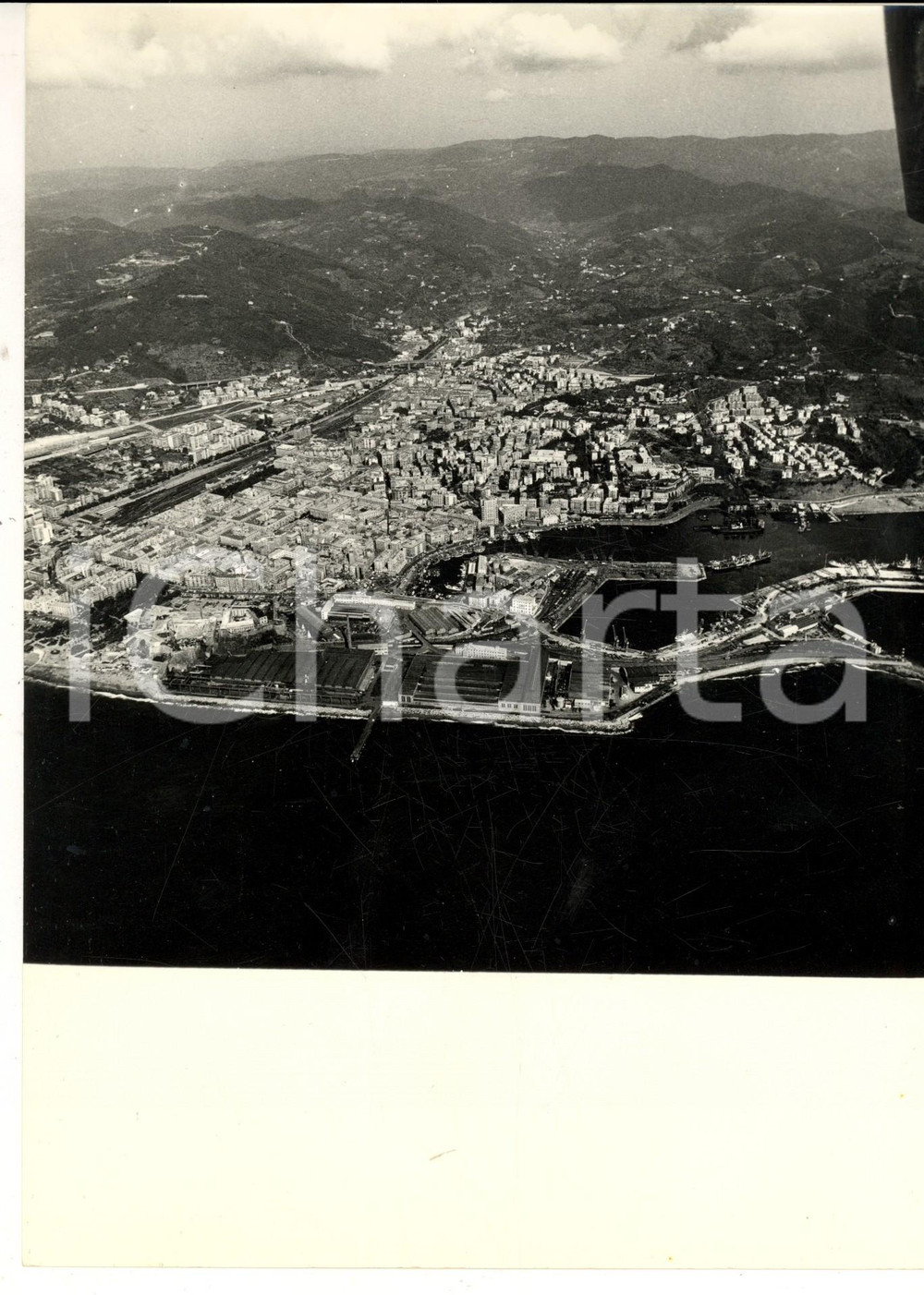 Fotografia d epoca originale 1970 SAVONA Veduta aerea della città e del lungomare Foto ARTISTICA 18x24 cm 1