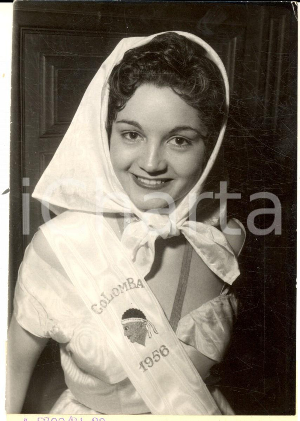 1956 PARIS SORBONNE Confectionneuse Stéphanie GIOVANELLI nouvelle COLOMBA *Photo