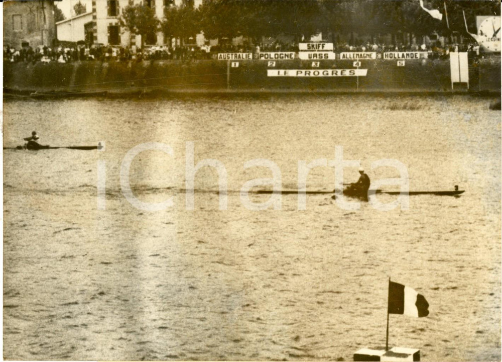 Fotografia d epoca originale 1959 MACON F Europei CANOTTAGGIO  Vyaceslav IVANOV al traguardo Foto 20x15 1