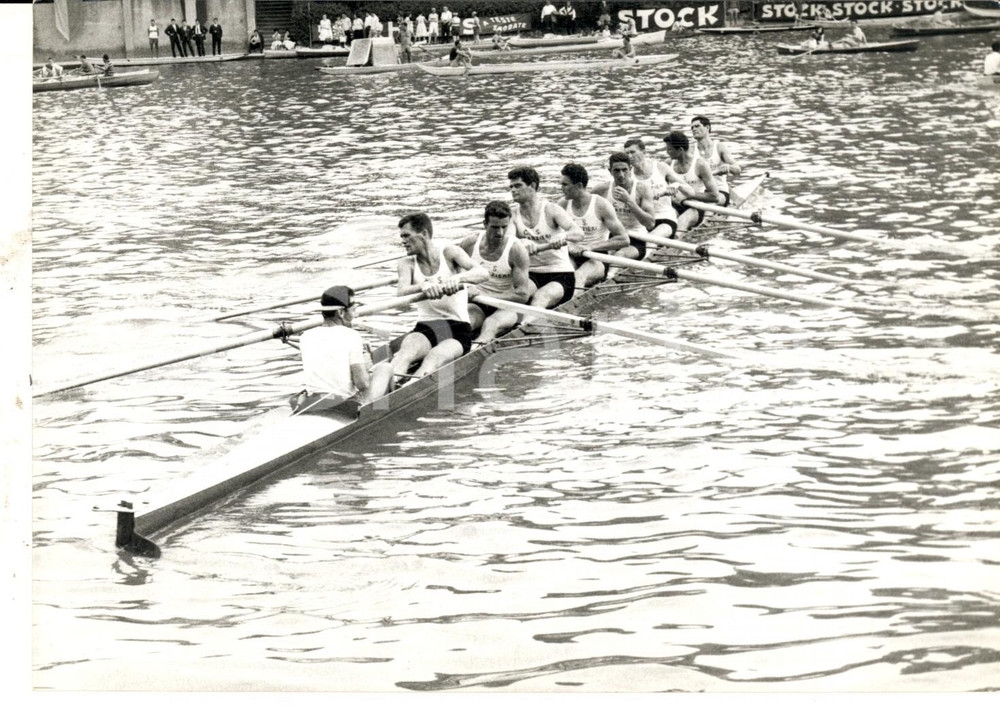 Fotografia d epoca originale 1961 TORINO Regata Centenario UNITA  D ITALIA Il gruppo CORAZZIERI ROMA  Foto 1