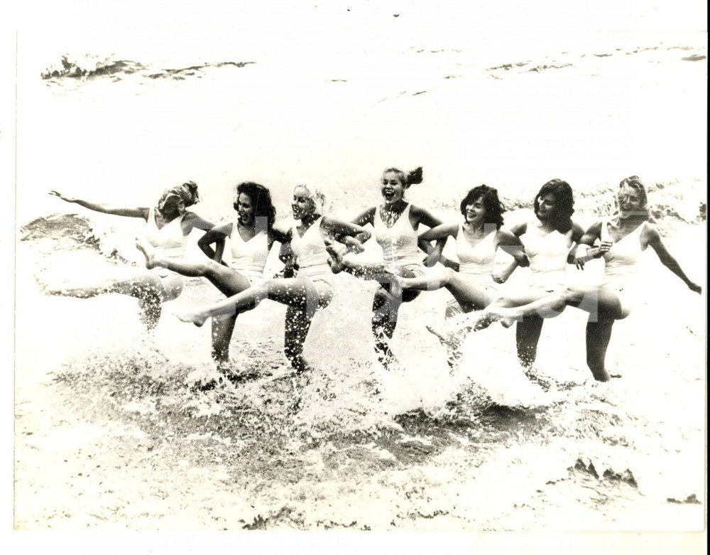 Fotografia d epoca originale 1964 CYPRESS GARDEN FLORIDA Le partecipanti di un concorso di bellezza Foto 1