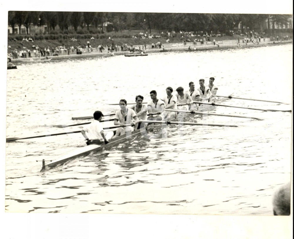 Fotografia d epoca originale 1961 TORINO VALENTINO Regata Centenario UNITA  D ITALIA  Una squadra Foto 1