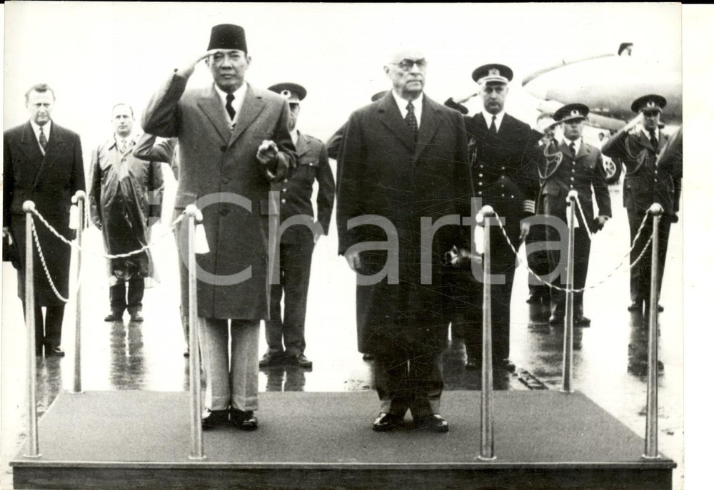 Fotografia d epoca originale 1959 ANKARA Presidente  SUKARNO in visita accolto da Celal BAYAR Foto 18x13 1