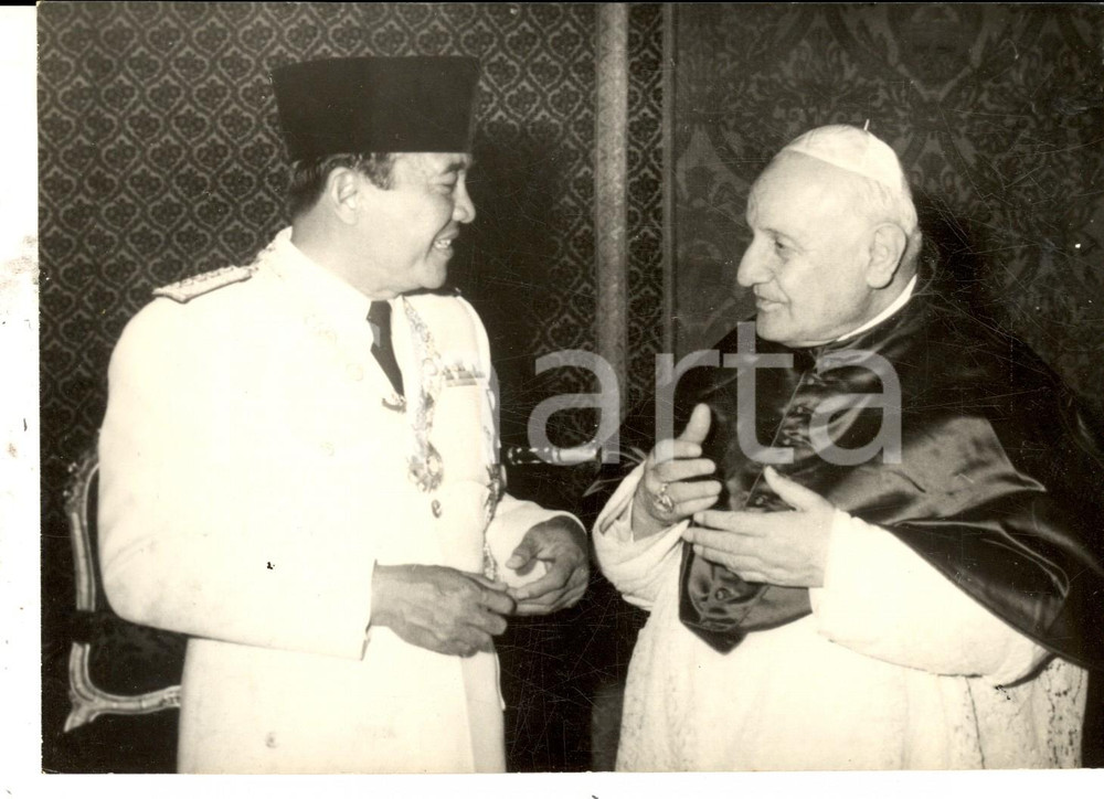 Fotografia d epoca originale 1959 ROMA Papa GIOVANNI XXIII riceve il presidente indonesiano SUKARNO Foto 1