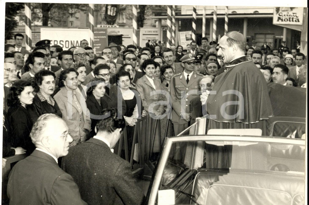 Fotografia d epoca originale 1957 MILANO Mons. Giovanni Battista MONTINI visita la Fiera Campionaria Foto 1