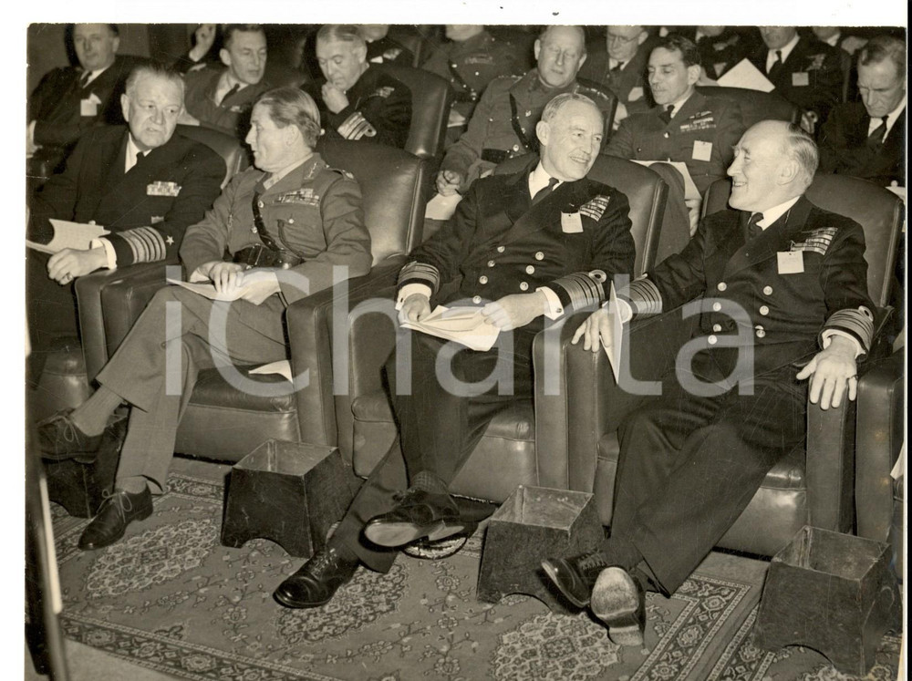 Fotografia d epoca originale 1954 GREEWICH ROYAL NAVAL COLLEGE Admirals discussing naval tactics Photo 1