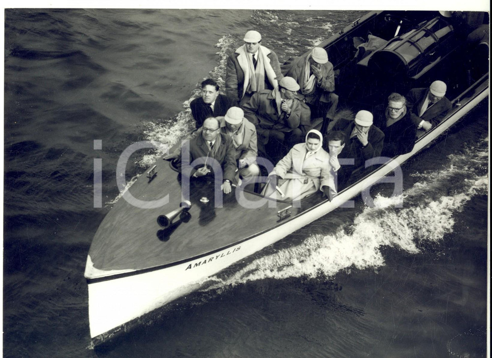 Fotografia d epoca originale 1960 LONDON Princess Margaret Antony ARMSTRONGJONES follow University Boat Race 1