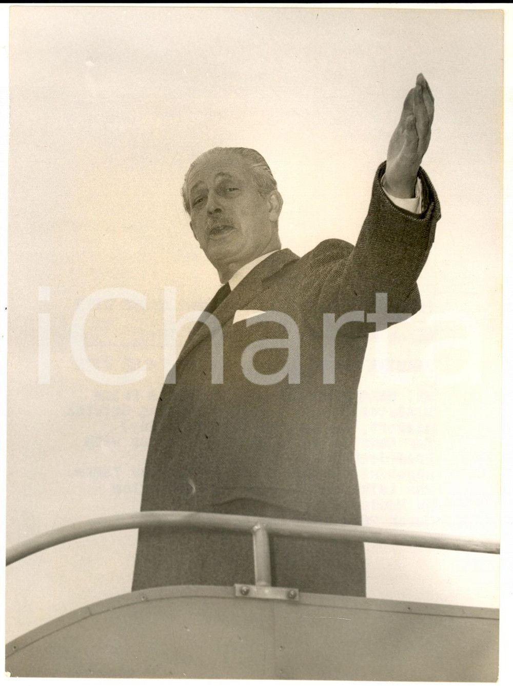 Fotografia d epoca originale 1960 LONDON Harold MacMILLAN leaving for nuclear talks with EISENHOWER Photo 1