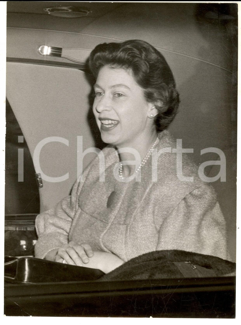 Fotografia d epoca originale 1960 LONDON Smiling Queen Elizabeth driving to Windsor Photo 15x20 cm 1