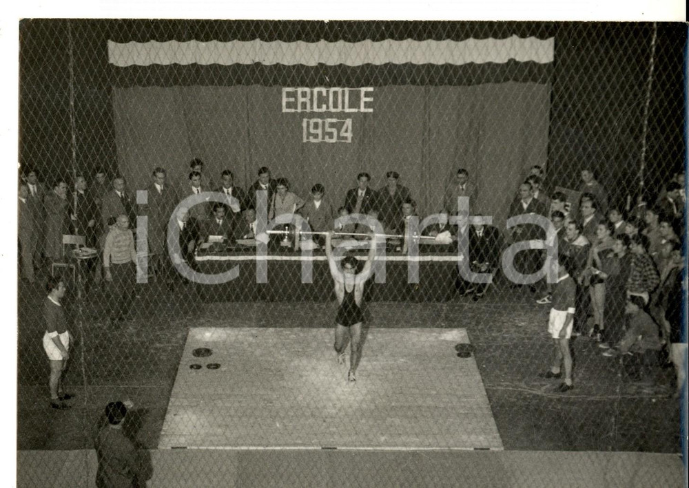 Fotografia d epoca originale 1954 MILANO SOLLEVAMENTO PESI Ruggero RAVENNA vince gara ERCOLE 1954 Foto 1