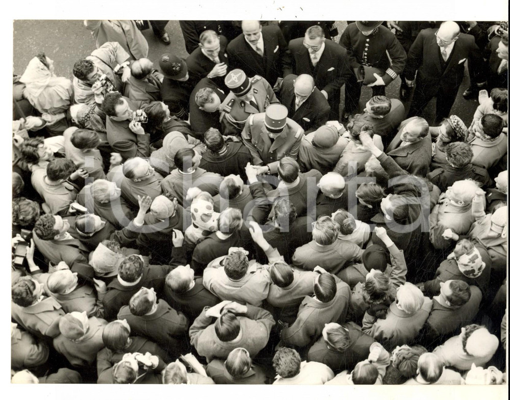 Fotografia d epoca originale 1960 LONDON VICTORIA STATION Charles DE GAULLE circondato dalla folla Foto 1