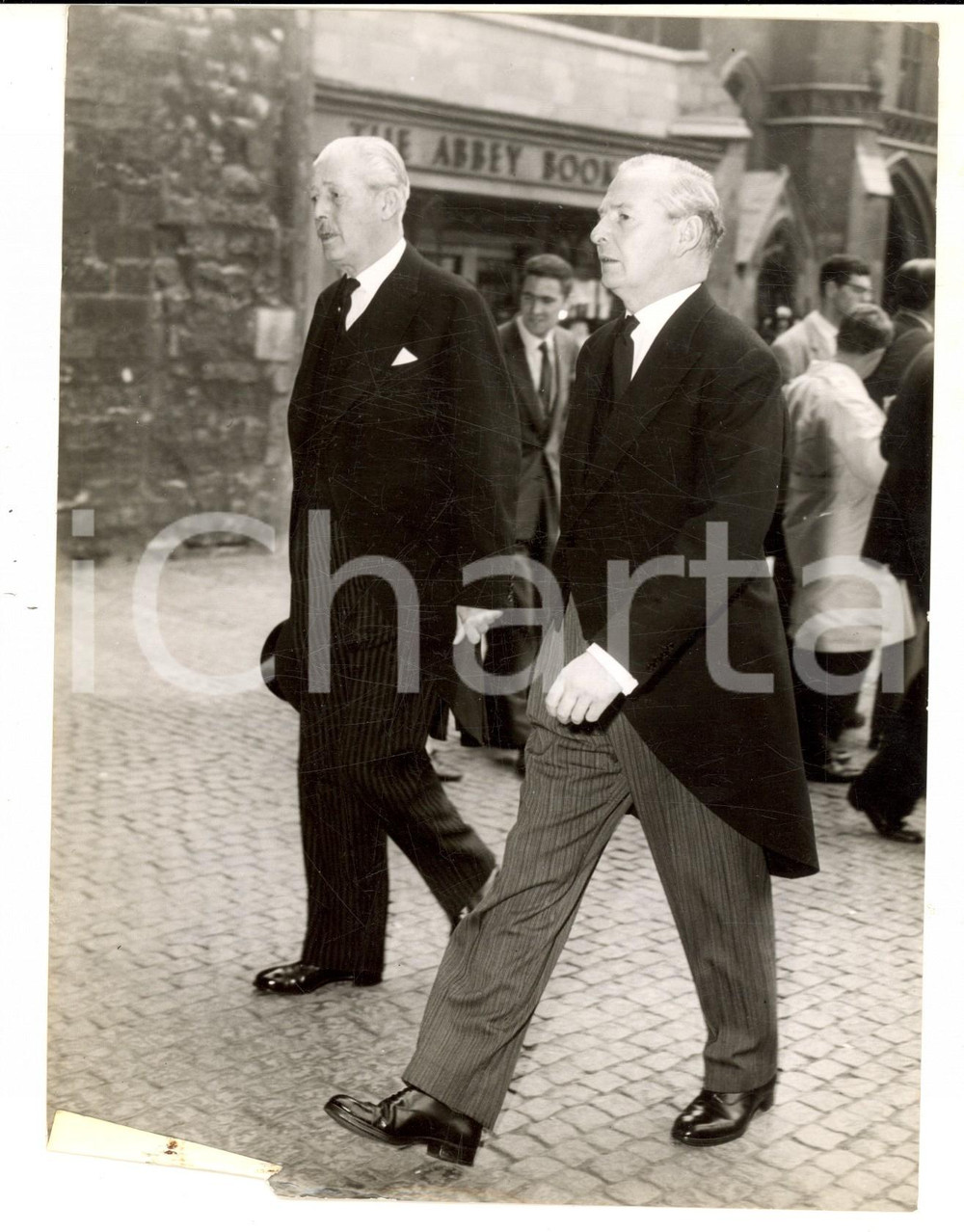Fotografia d epoca originale 1960 LONDON Harold MacMILLAN Selwyn LLOYD attend Aneurin BEVAN memorial service 1