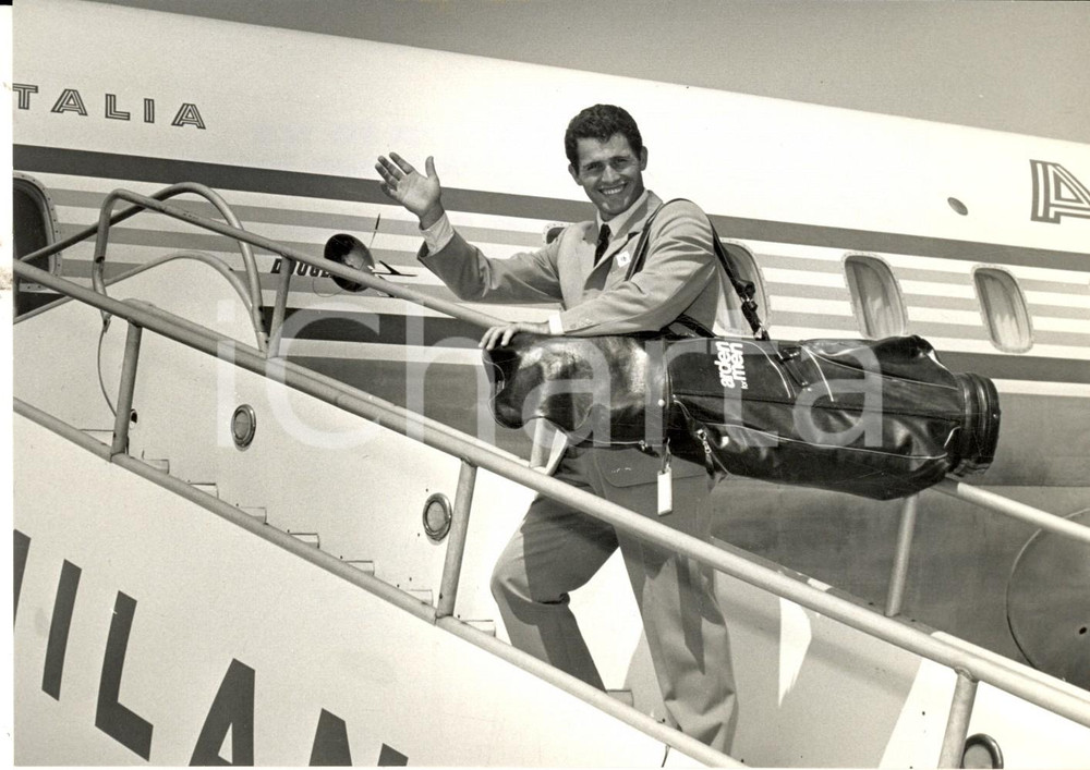 Fotografia d epoca originale 1967 MILANO Roberto BERNARDINI parte per l Open Championship di GOLF Foto 18x13 1