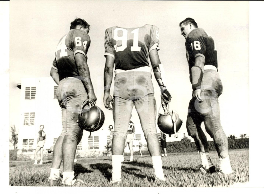 Fotografia d epoca originale 1967 MIAMI RUGBY Giocatore senza testa per effetto ottico Foto CURIOSA 1 1